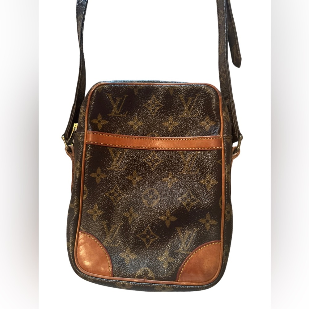 Louis Vuitton Vintage Monogram Danube Shoulder Crossbody PM Bag. COA included - Picture 2 of 14
